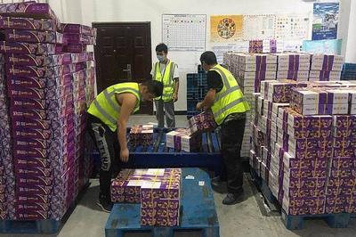 喀什機場首航“西梅號” 農副產品銷售助力脫貧攻堅戰(zhàn)